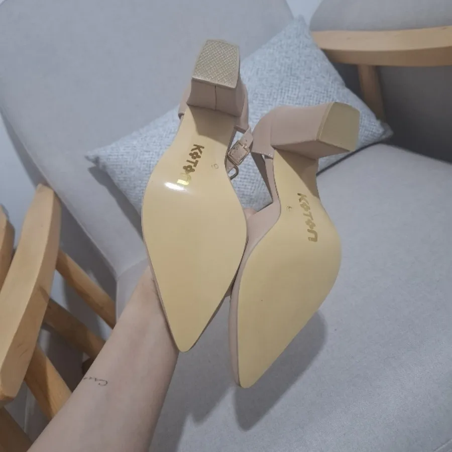 کفش پاشنه دار