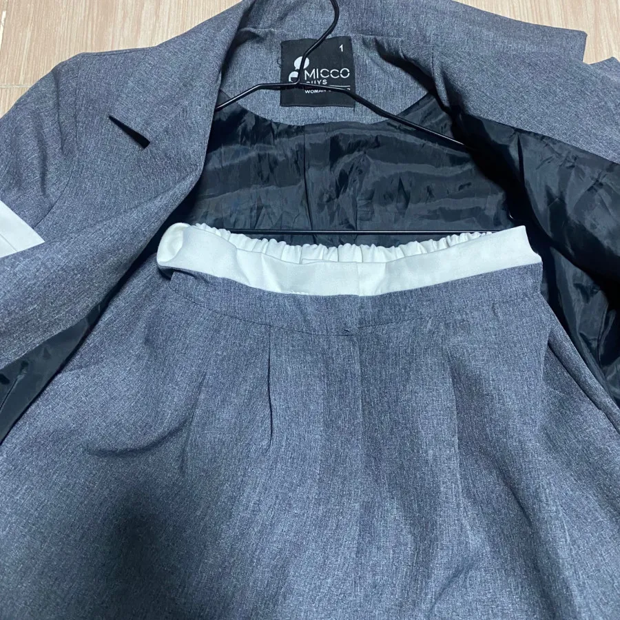 کت شلوار طوسی