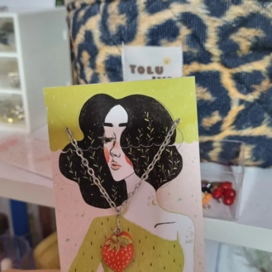 گردنبند های رنگ ثابت