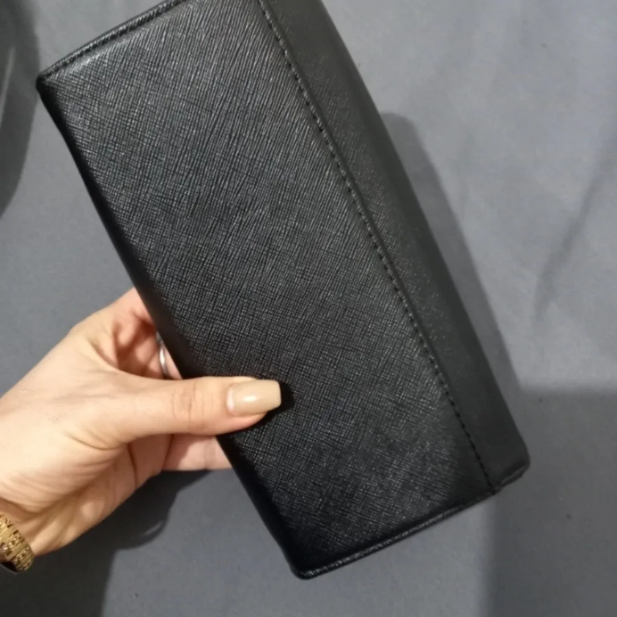 کیف پول دستی