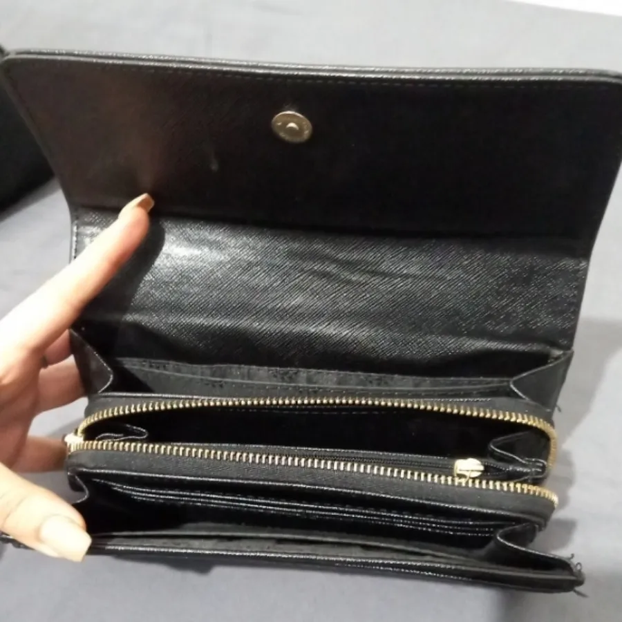 کیف پول دستی