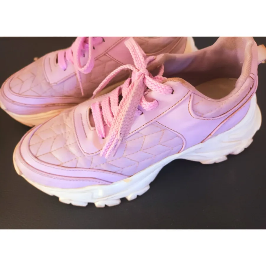 کفش ورزشی زنانه