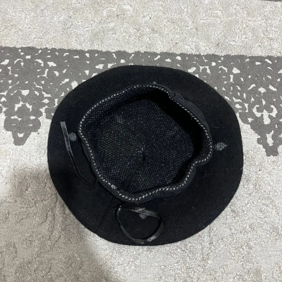 بارانی طوسی و صورتی