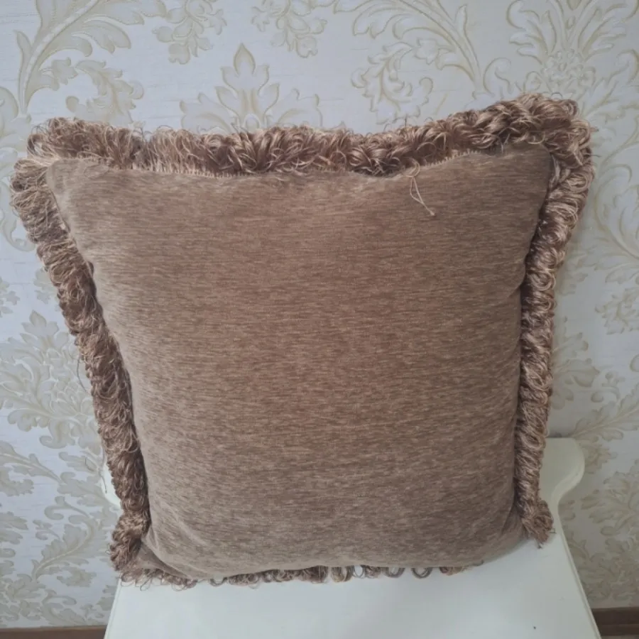 شش عدد کوسن پر شده