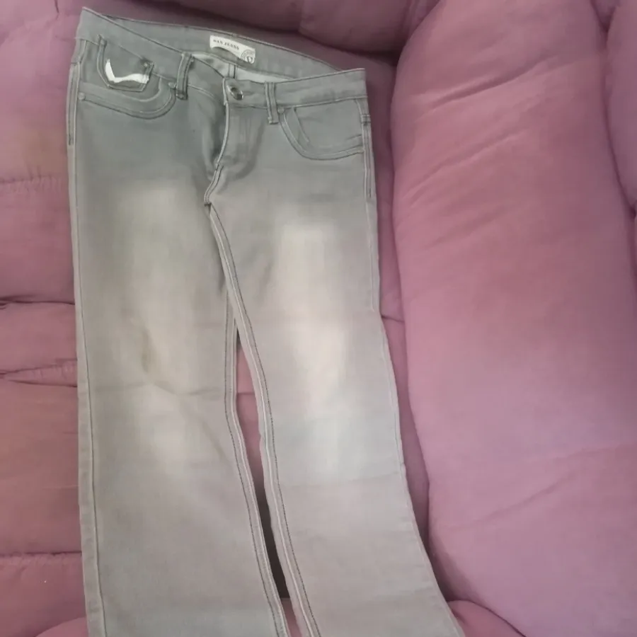 شلوار جین خاکستری