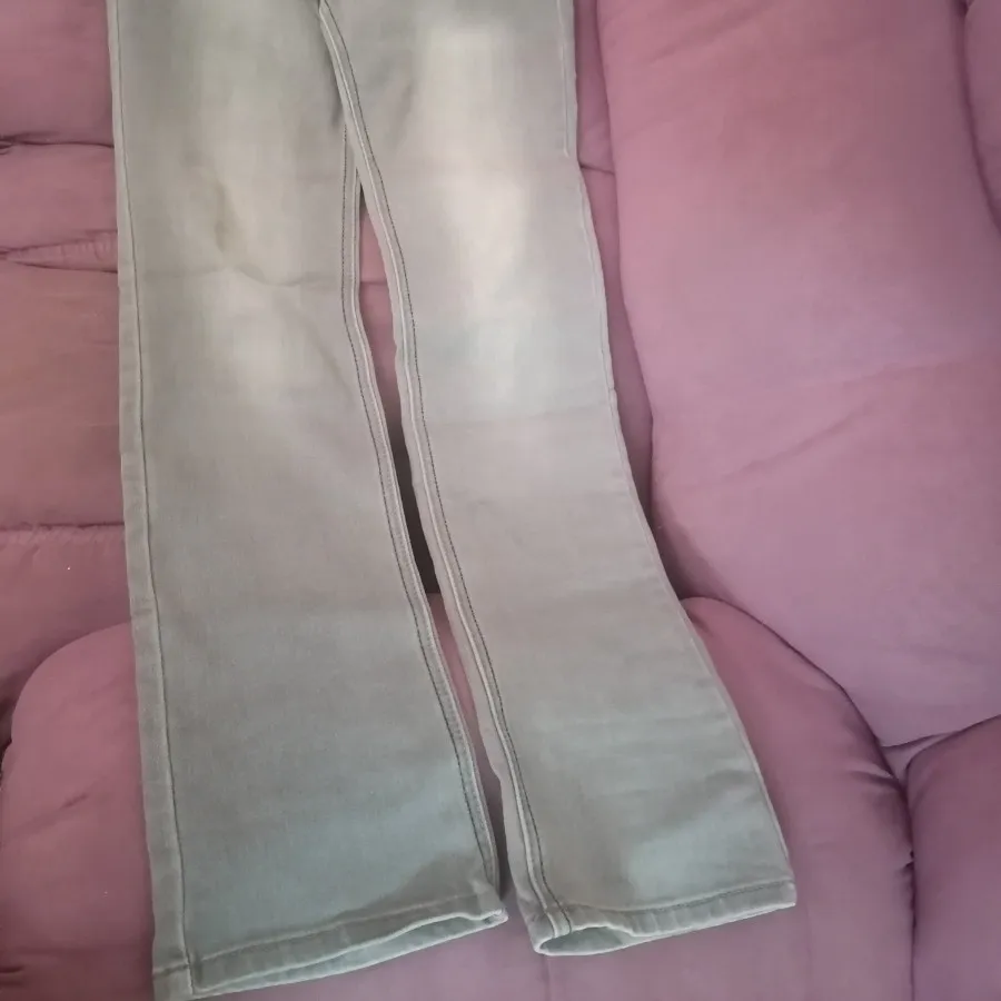 شلوار جین خاکستری