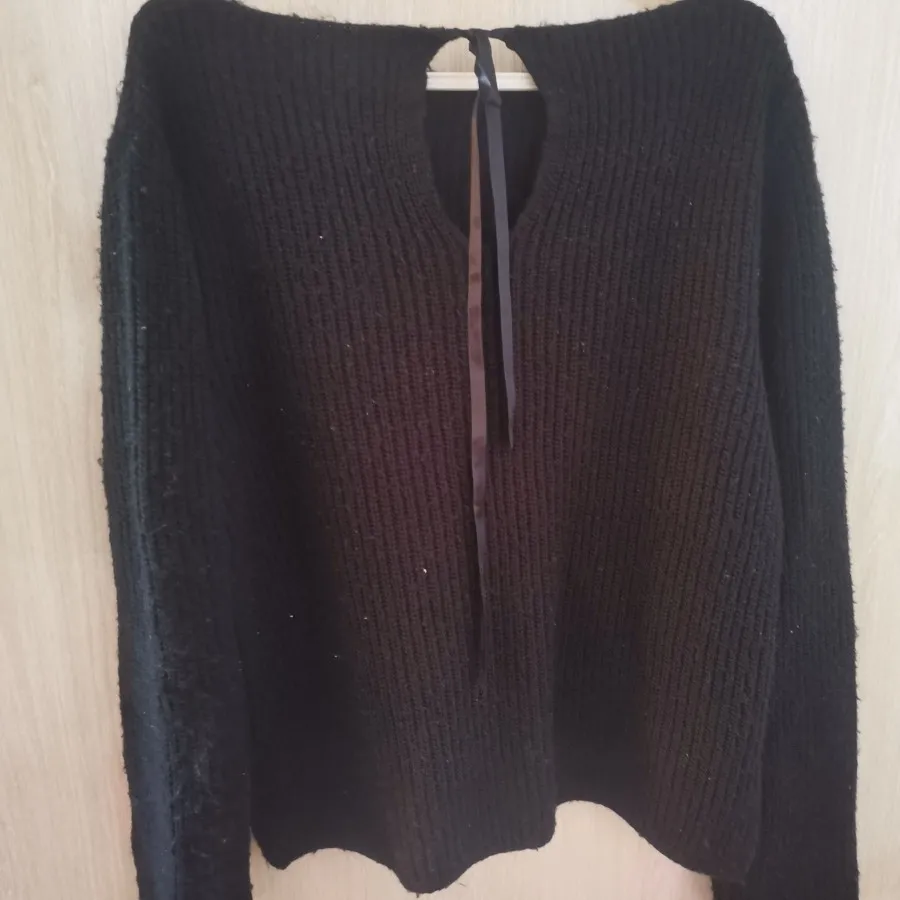 بافت مشکی پشت پاپیون