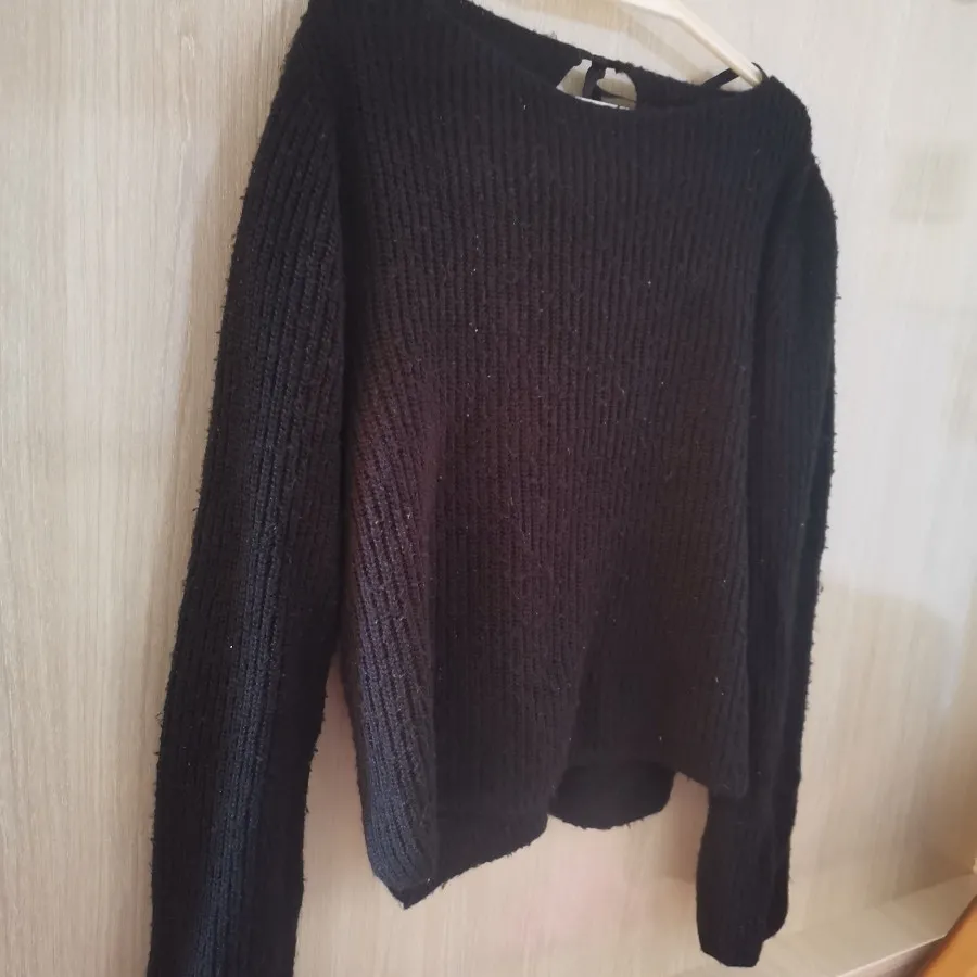 بافت مشکی پشت پاپیون