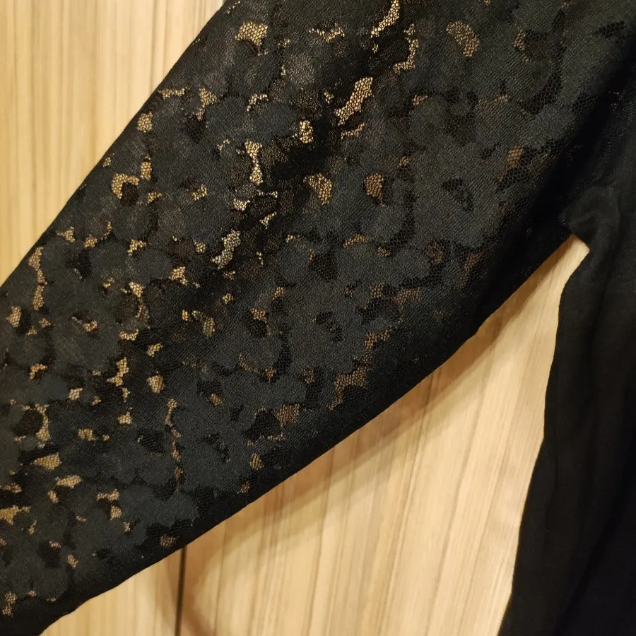 بلوز آستین توری