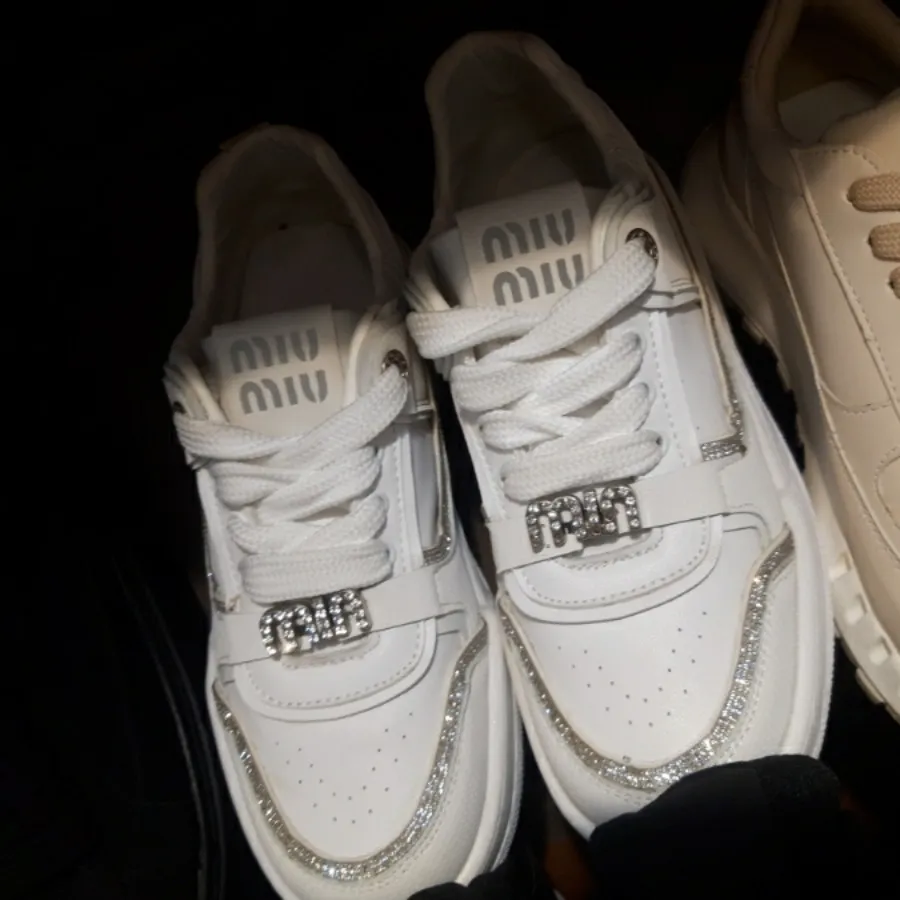 کتونی سفید زنانه میومیو