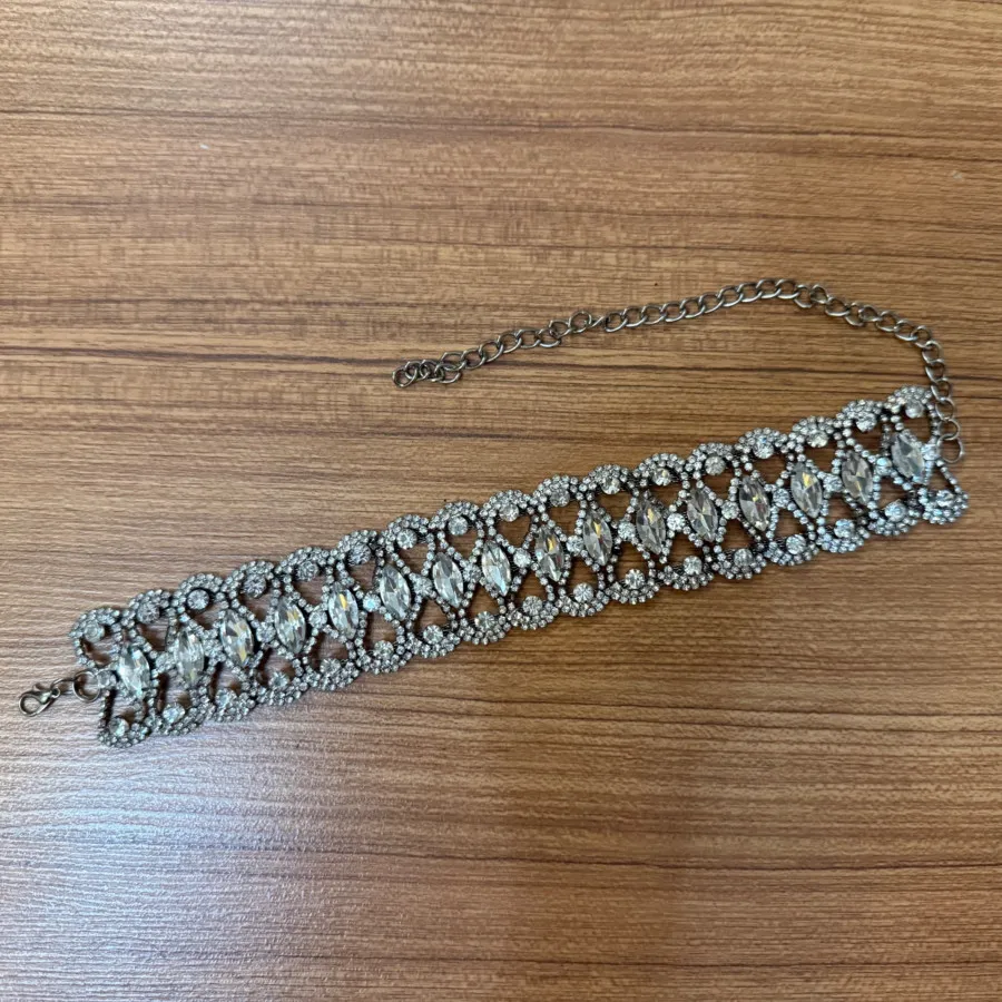 گردنبندهای رنگ ثابت