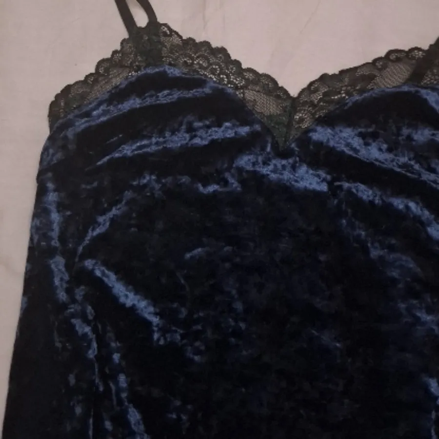 تاپ مخمل زنانه