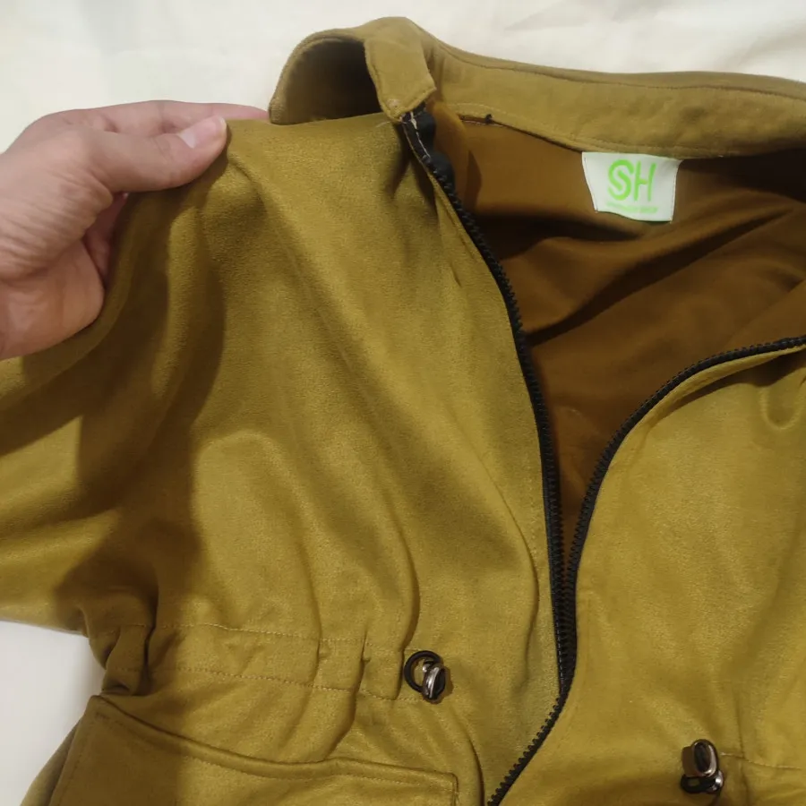 لباس پاییزه زیتونی