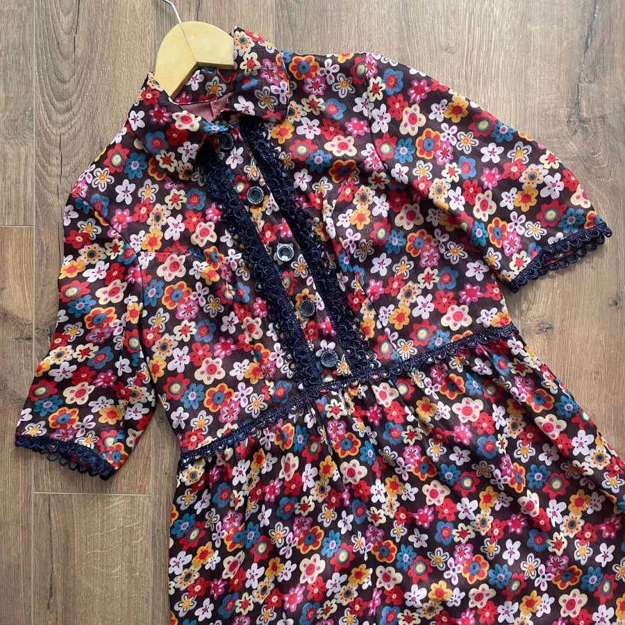 پیراهن گلدار دخترانه