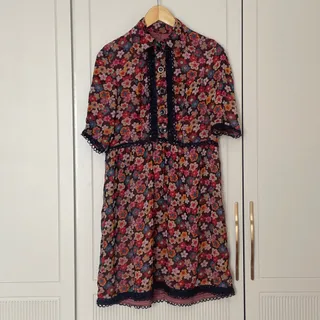 پیراهن گلدار دخترانه