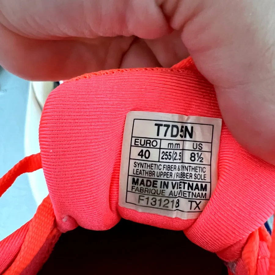 کتانی asix ویتنام 40