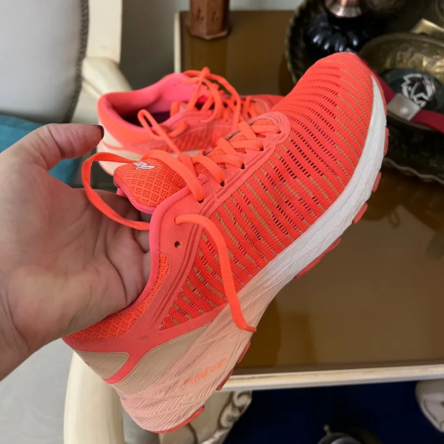 کتانی asix ویتنام 40