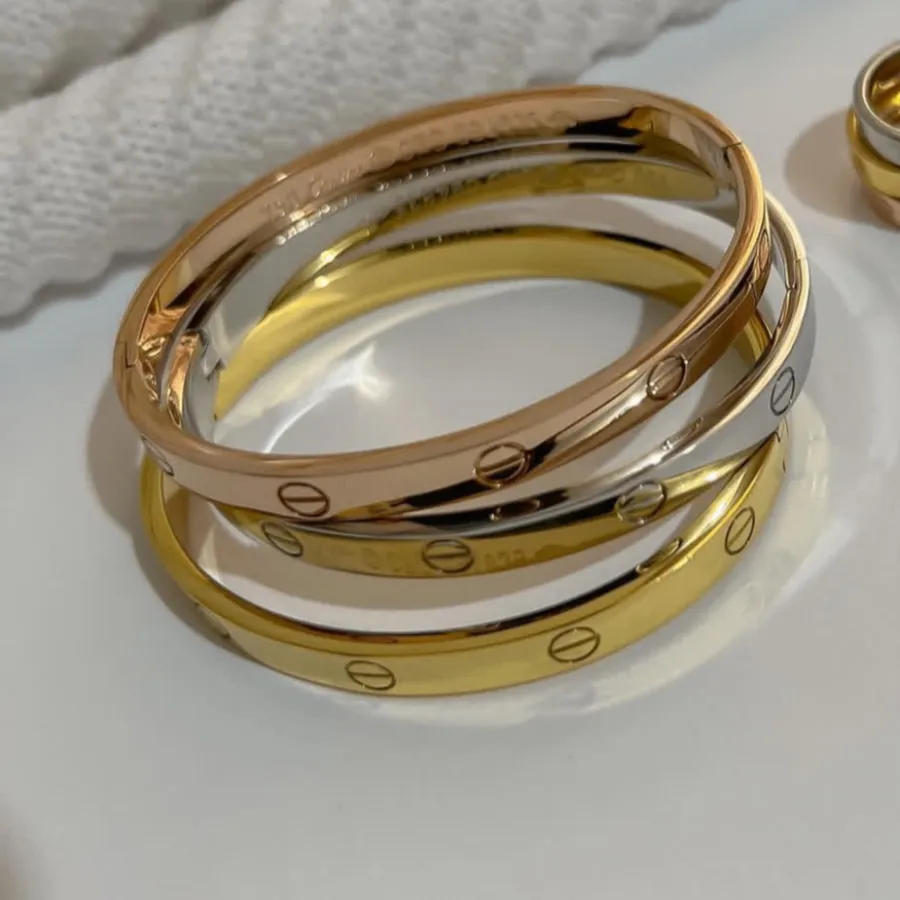 دستبند النگویی لاو کارتیر