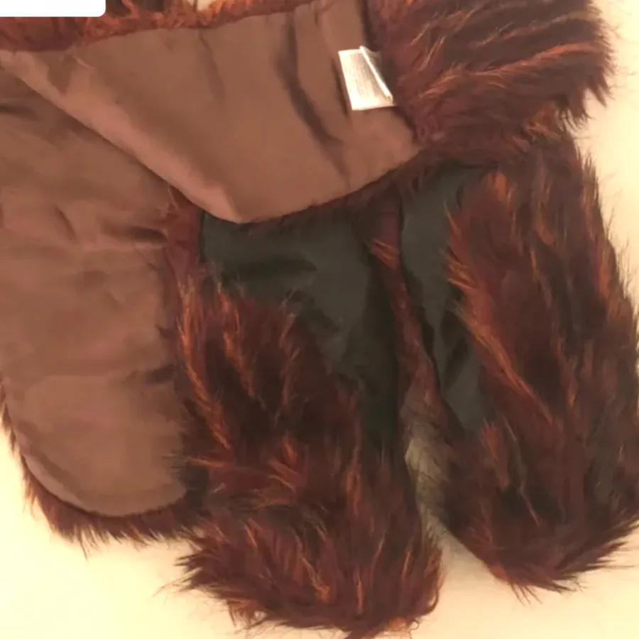 شال دور گردن و دستکش