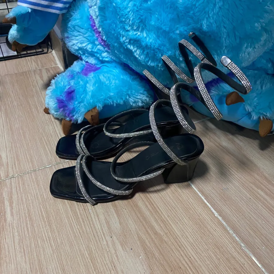 کفش پاشنه دار