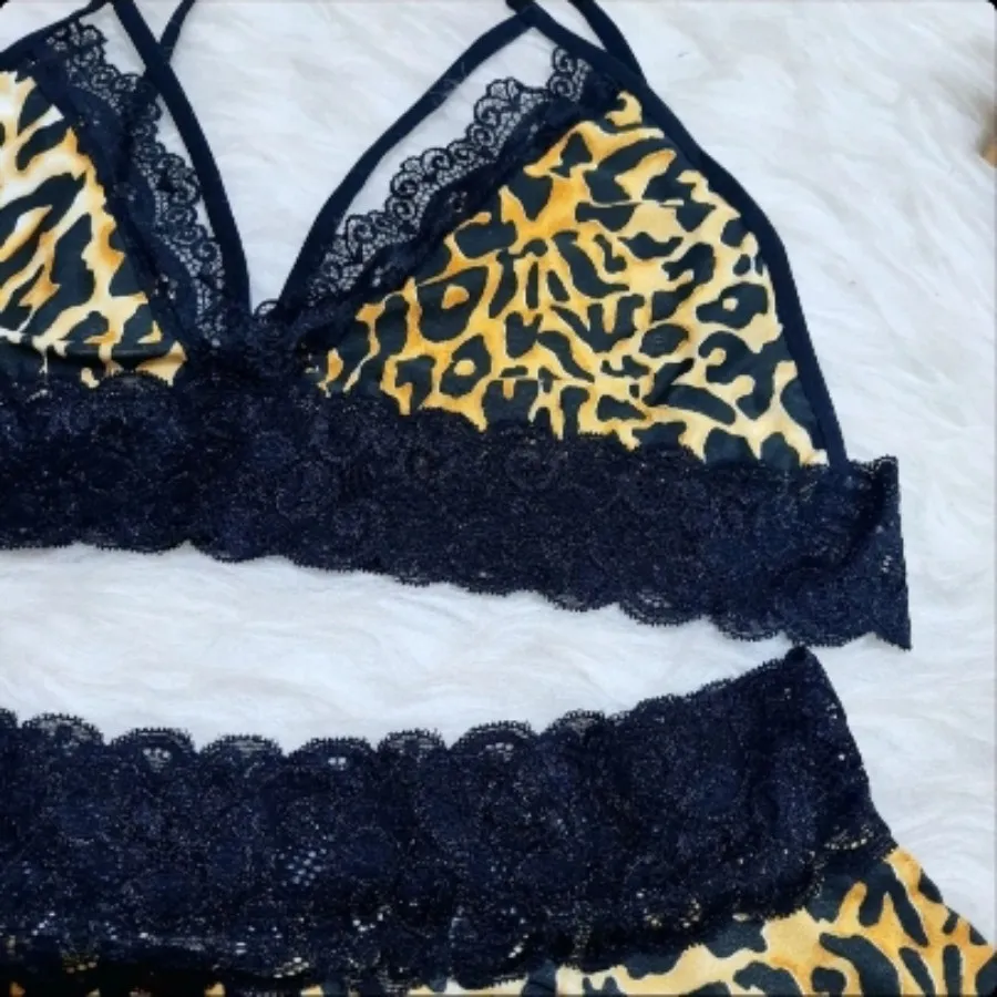 ست سوتین و دامن پلنگی