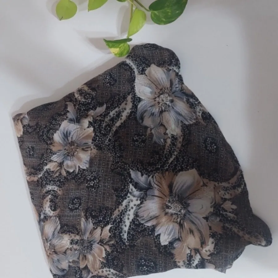 چادر رنگی دوخته شده
