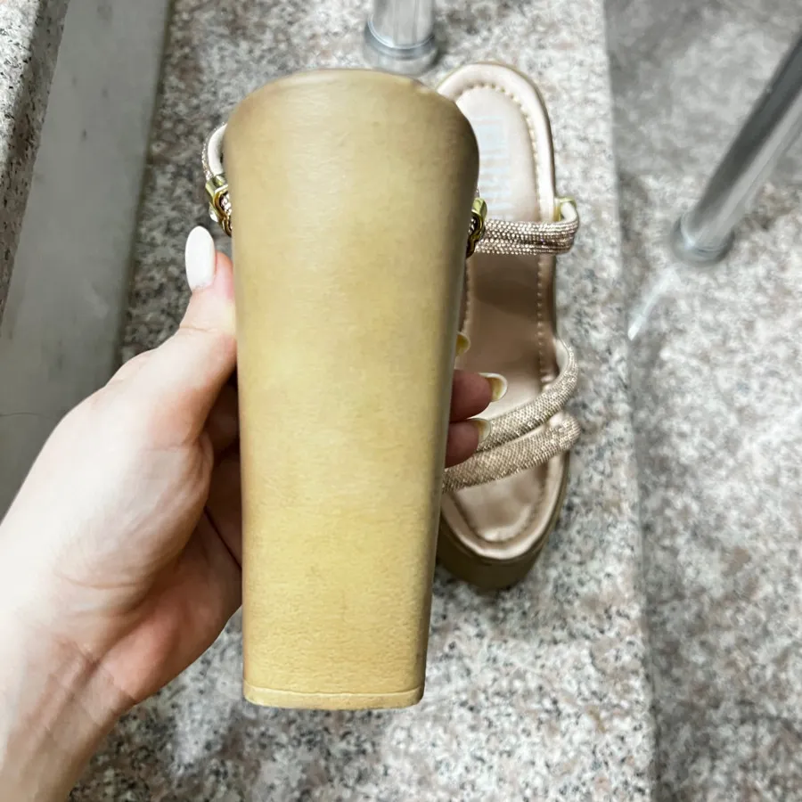 کفش پاشنه دار