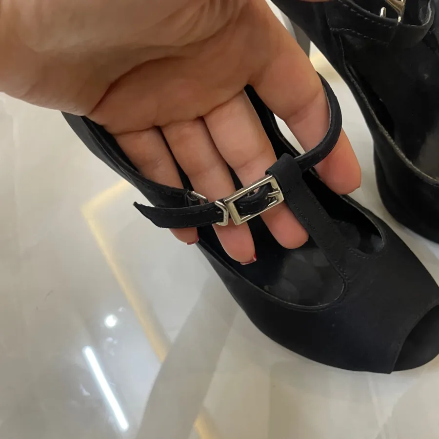 کفش پاشنه بلند