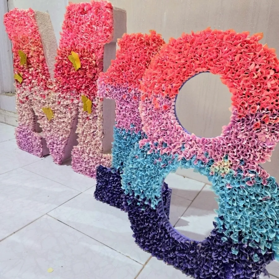 استند حرف M و عدد 18