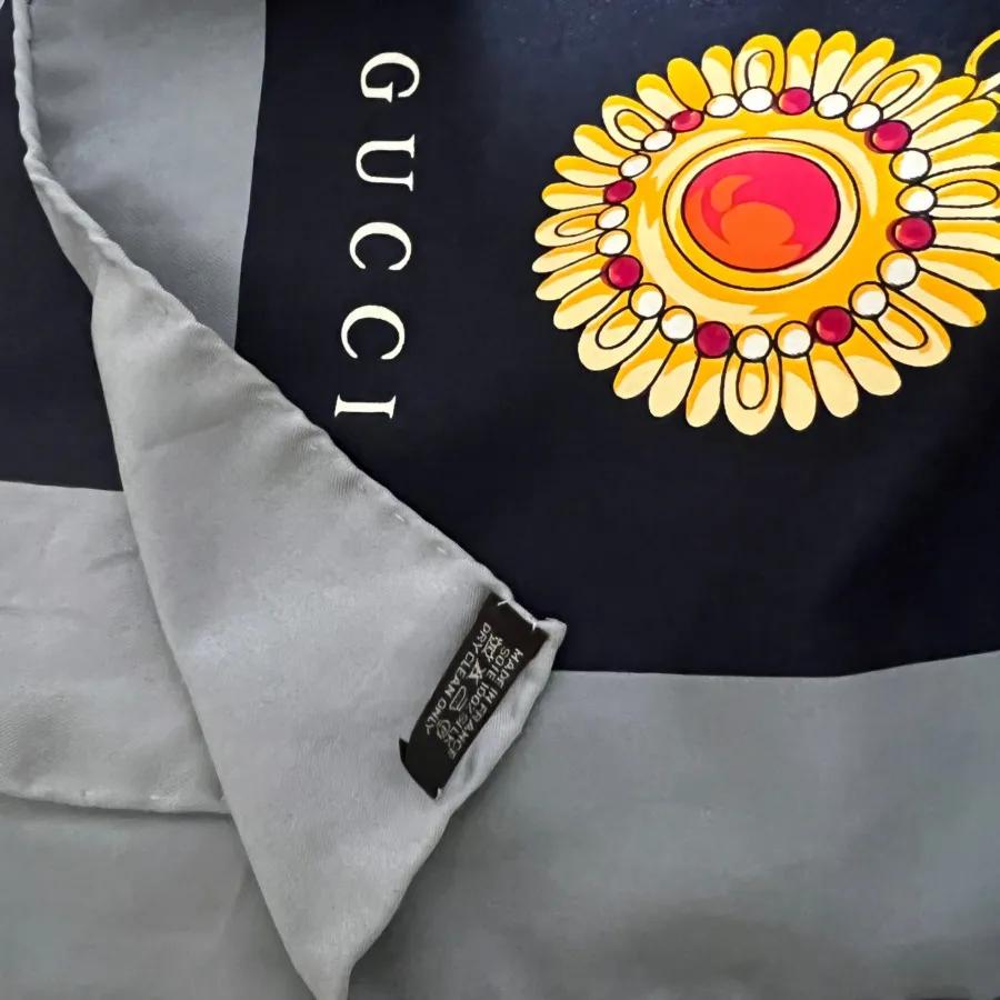 روسری گوچی