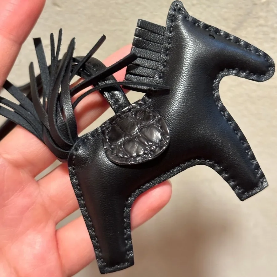 چارم اسب برند هرمس