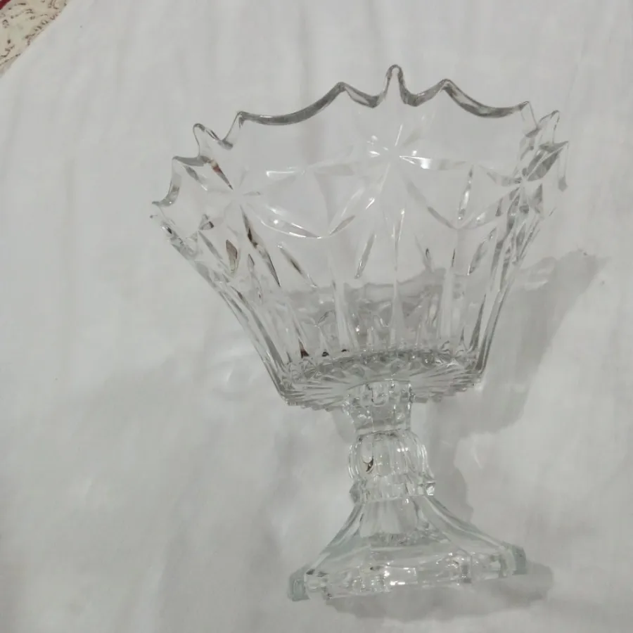 ظرف پایه دار