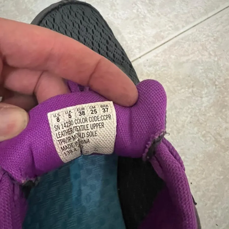 کتانی اسکیچرز