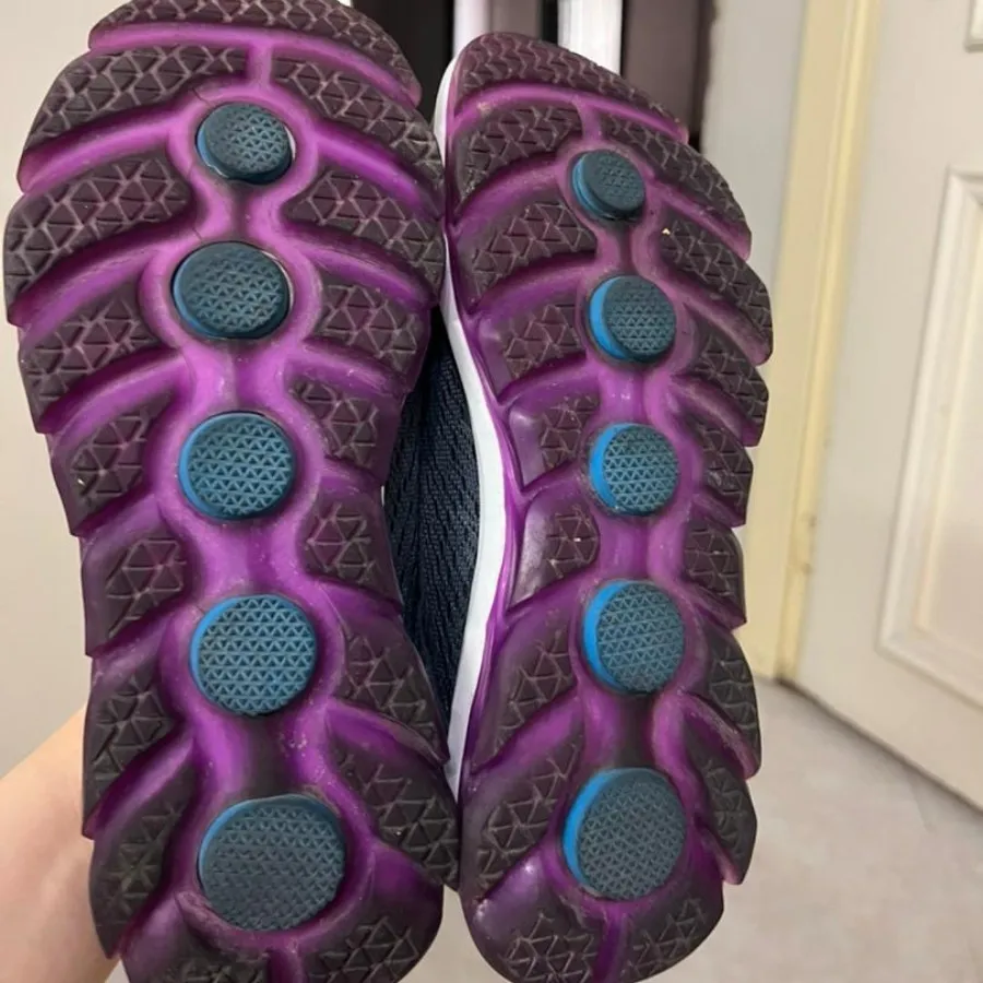 کتانی اسکیچرز