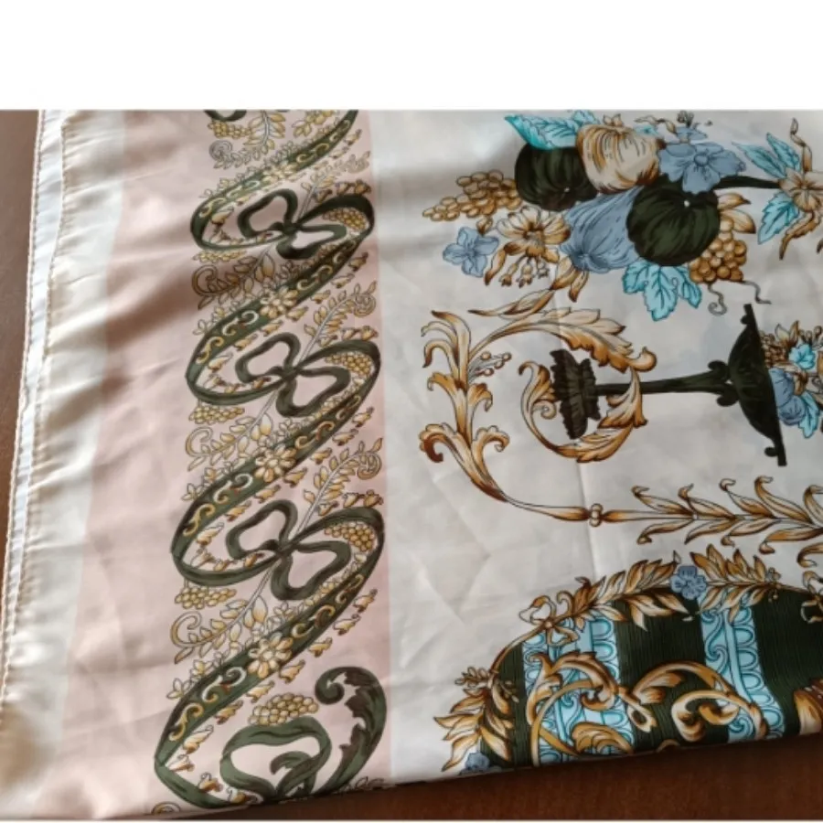 روسری کرم‌ساتن