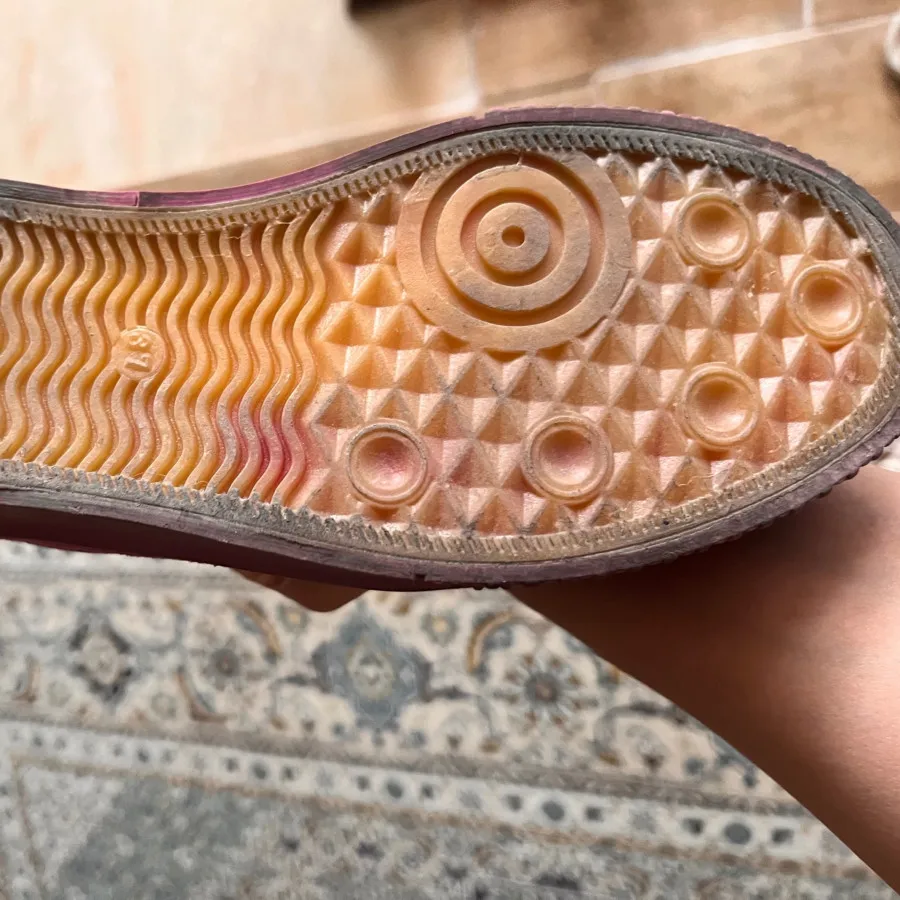 کفش guess سرخابی
