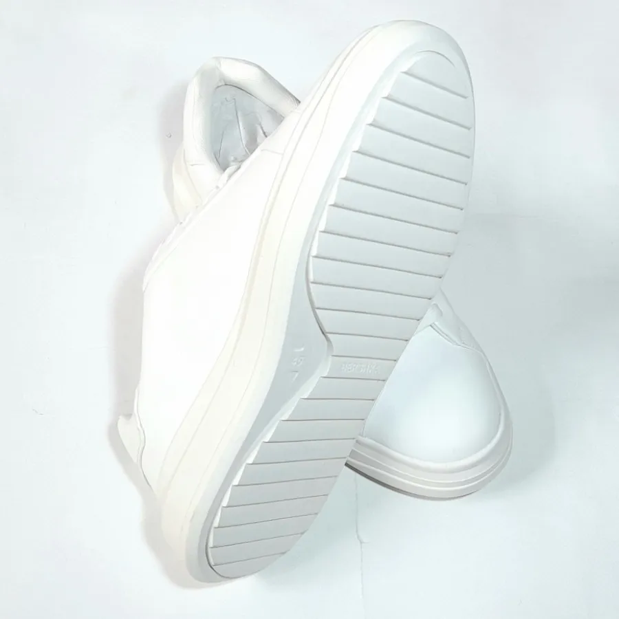 کفش اسپرت برشکا سفید