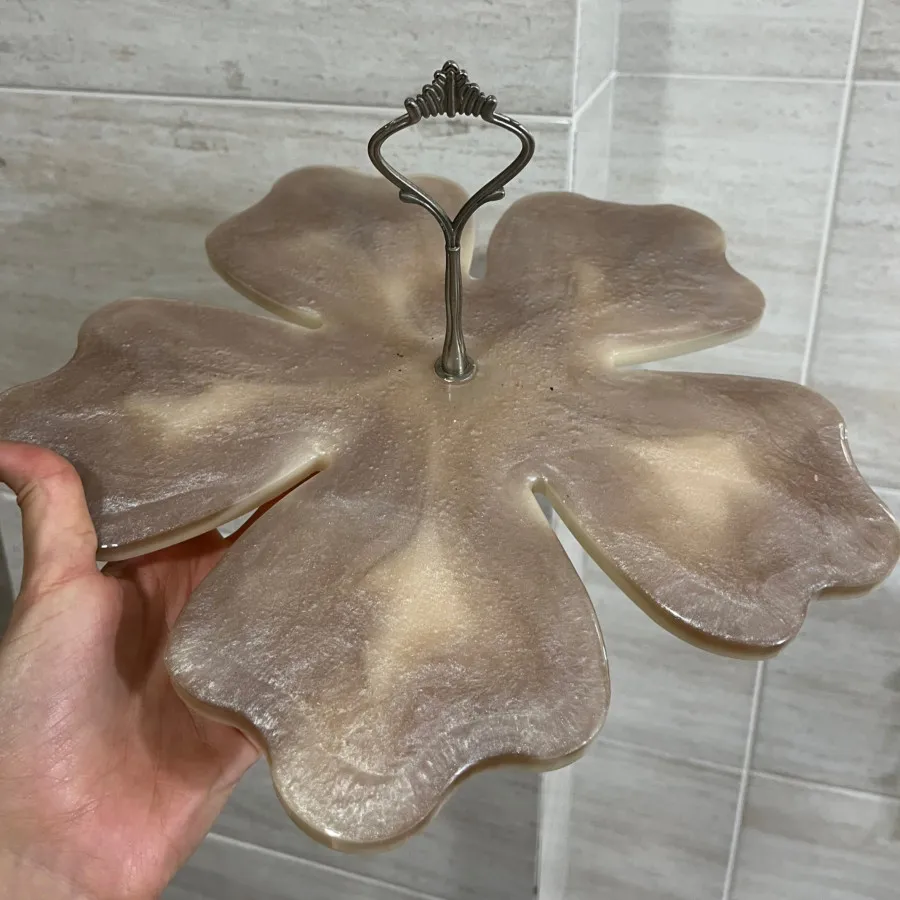 شیرینی خوری رزین