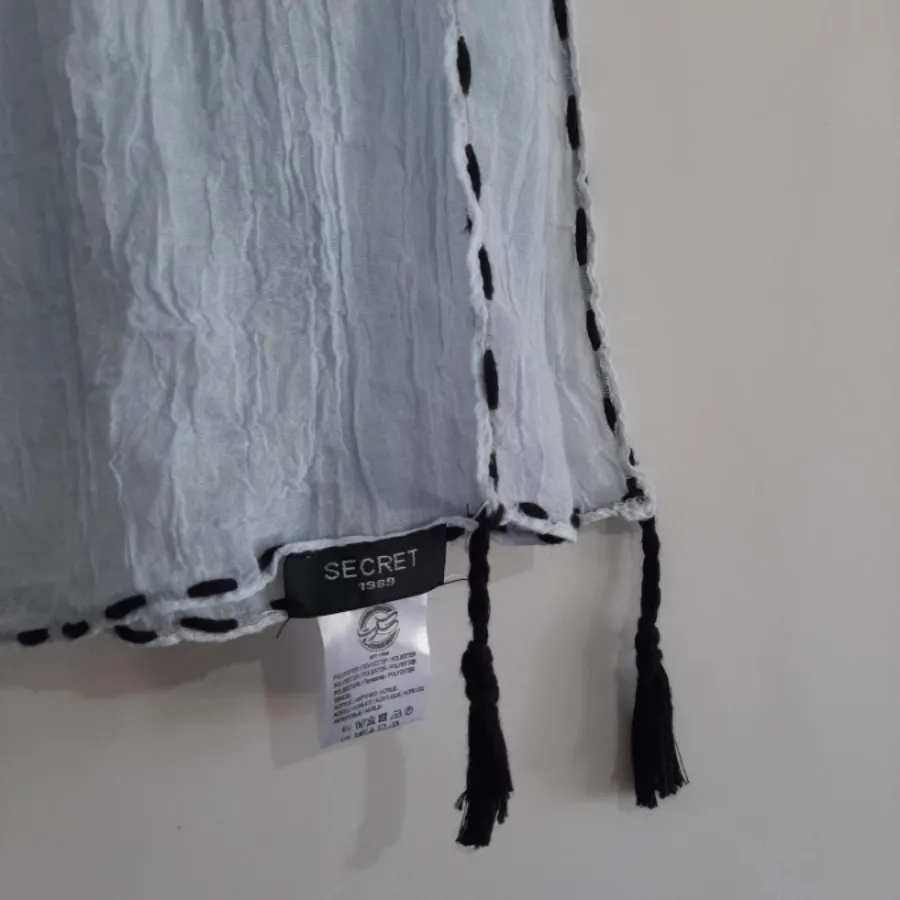 روسری آبی روشن