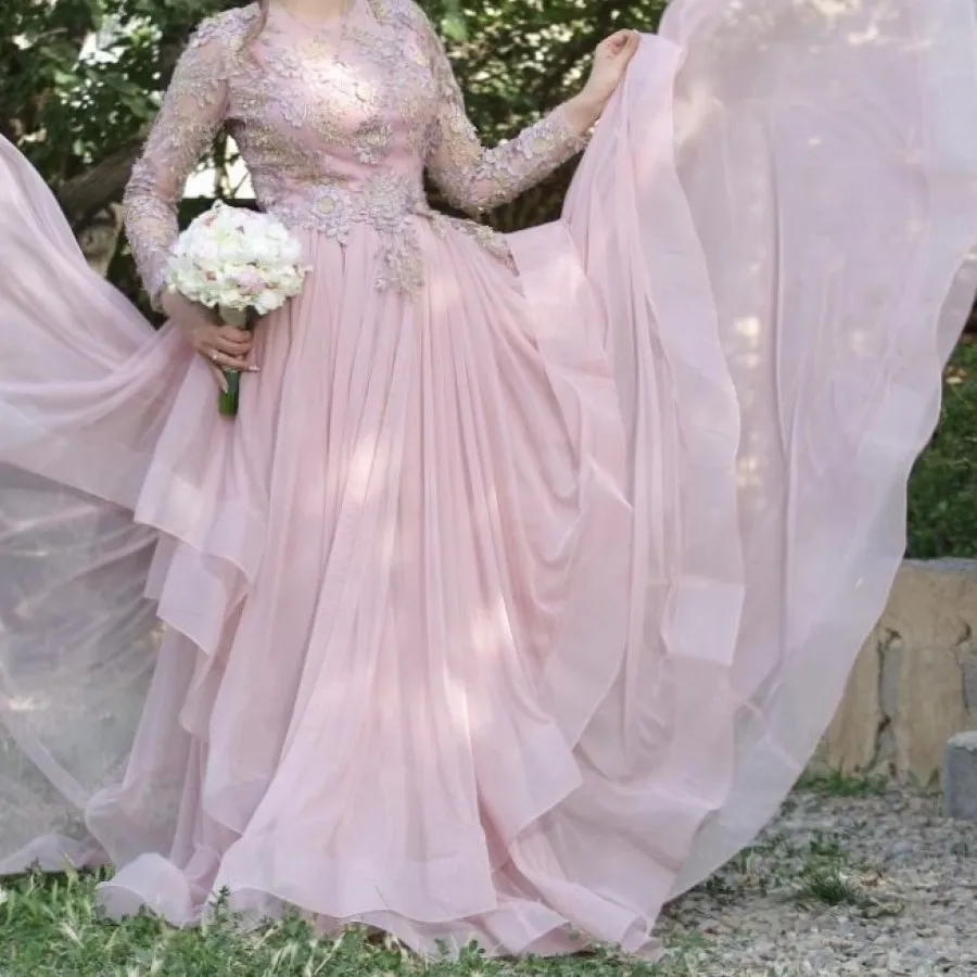 پیراهن صورتی