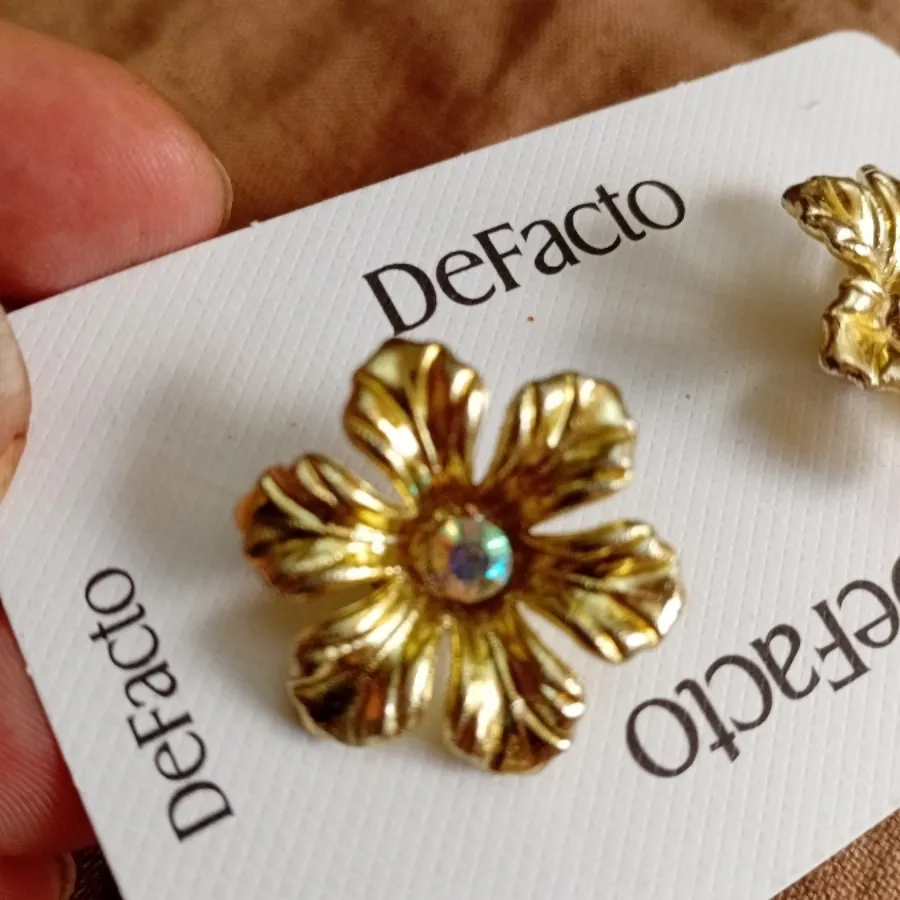 گوشواره Defacto