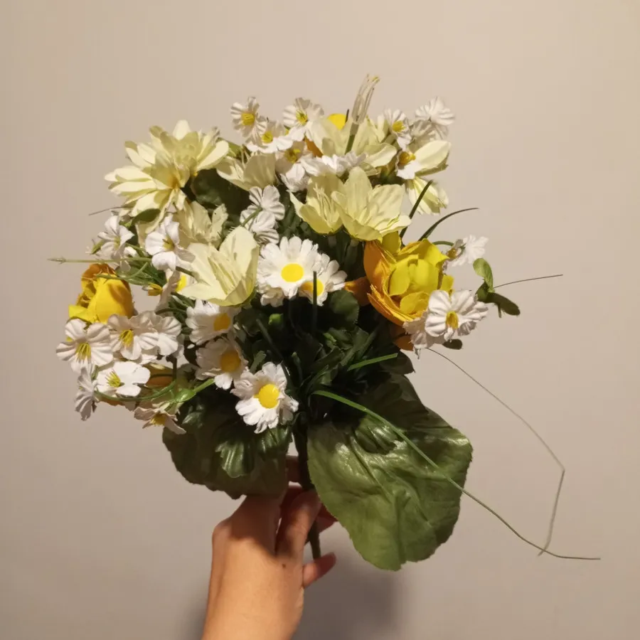 گل مصنوعی بابونه و رز