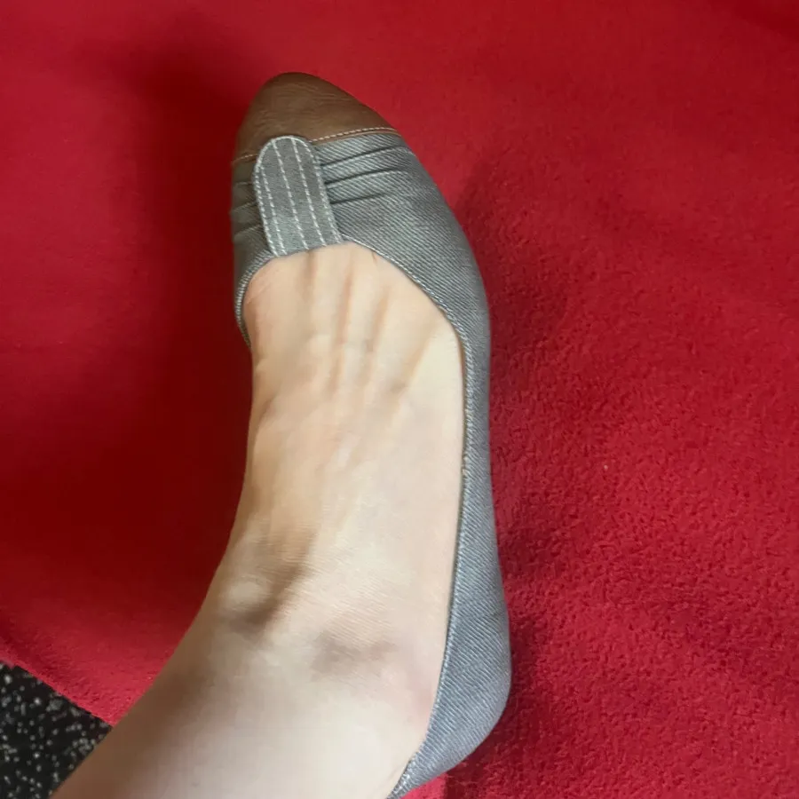 کفش عروسکی و تخت