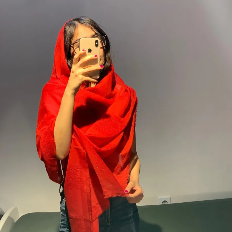 شال قرمز