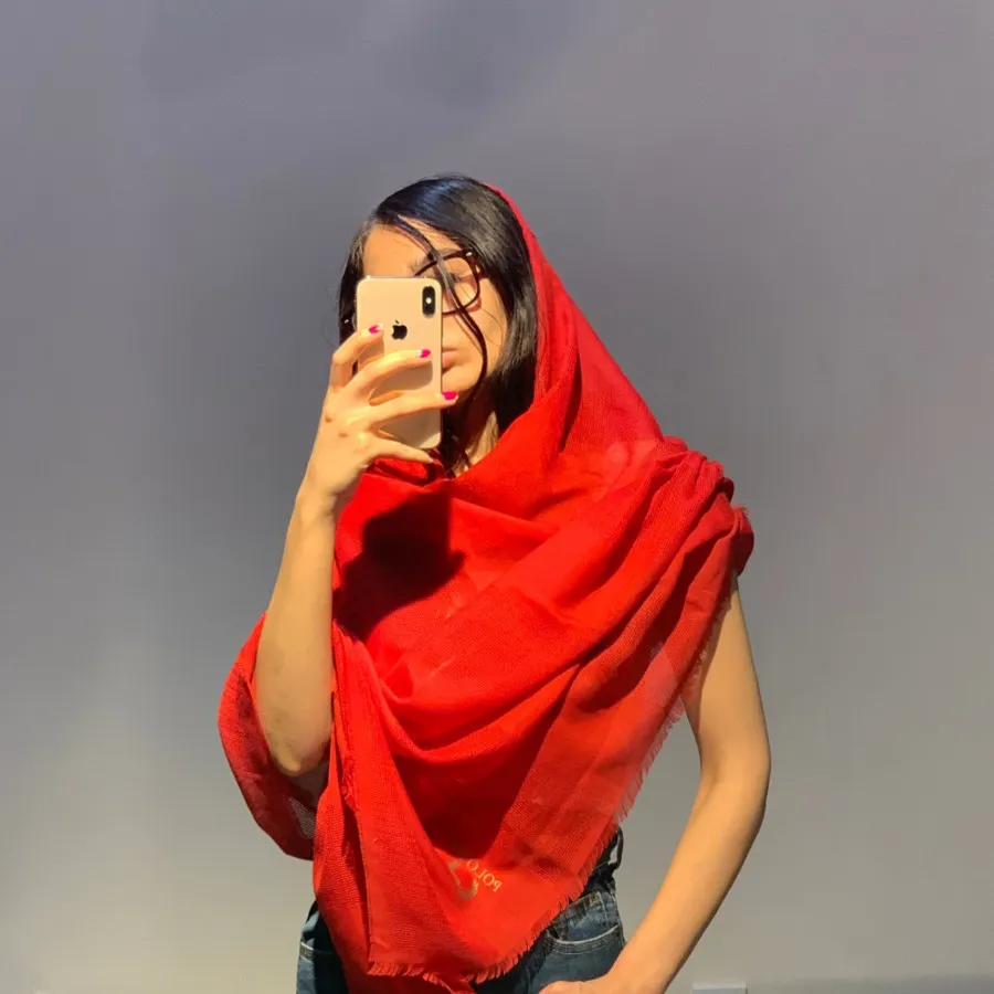 شال قرمز