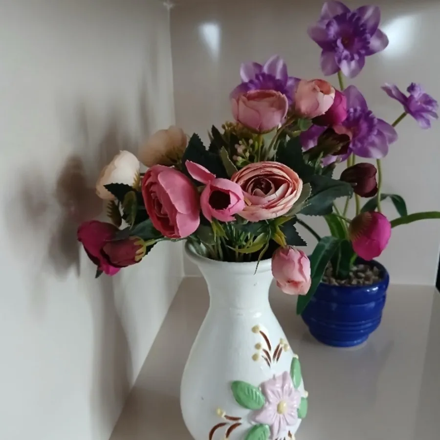 گل و گلدان