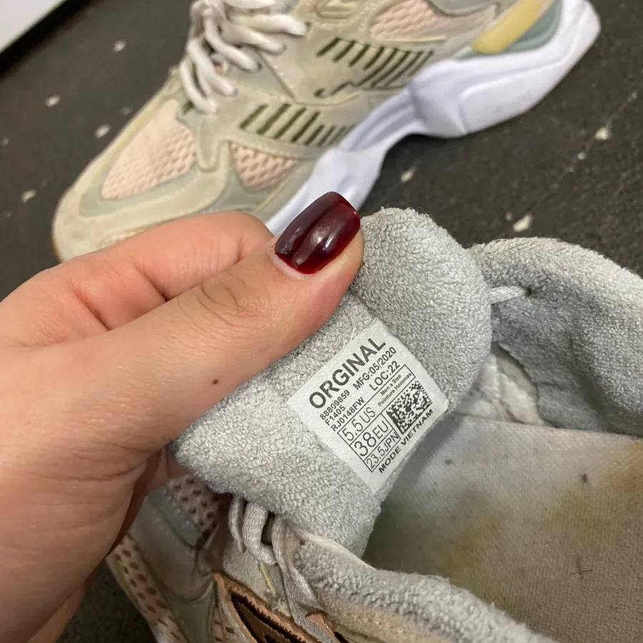 کتونی نیوبالانس 9060