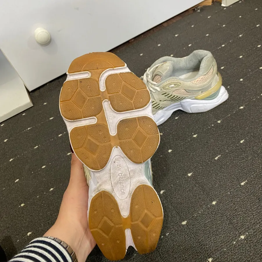 کتونی نیوبالانس 9060