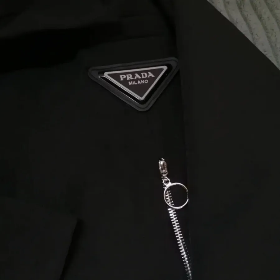 مانتو Prada