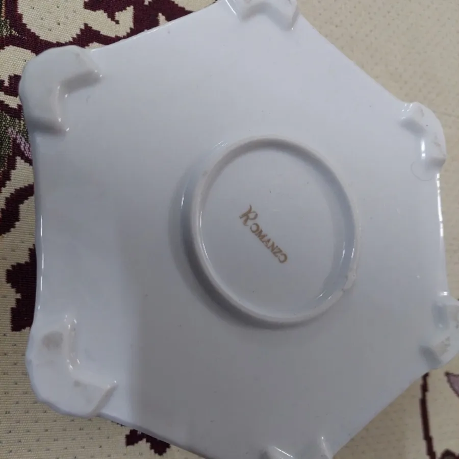 شکلات خوری یا گز خوری